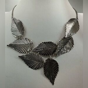 MARK SILVERTONE LEAVES LEAF CLUSTER BIB  NECKLACE